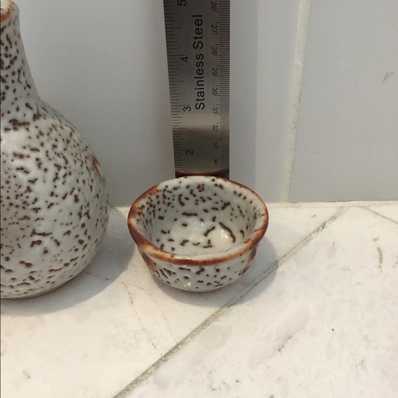 Vintage Japanese “Shino” ware Sake set - Picture 7 of 7